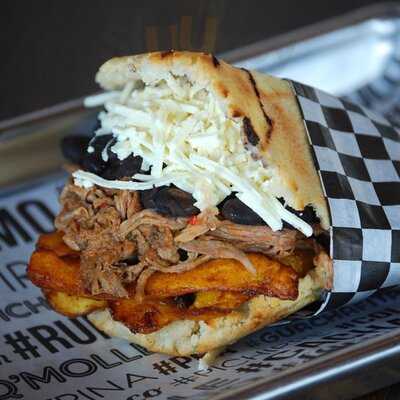 Doggi's Food Truck Wynwood