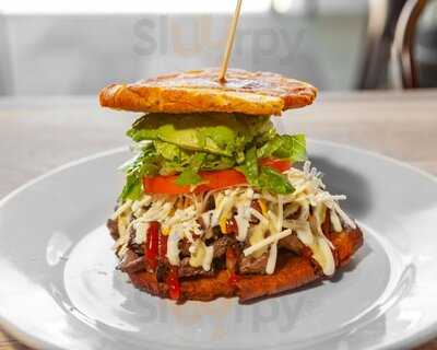 Doggi's Food Truck Wynwood