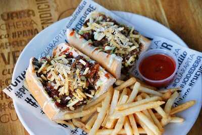 Doggi's Food Truck Wynwood