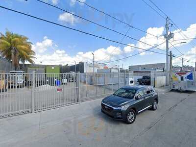 Doggi's Food Truck Wynwood