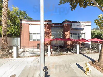 Pearl Restaurant & Bar