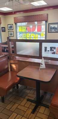 Lee's Famous Recipe Chicken