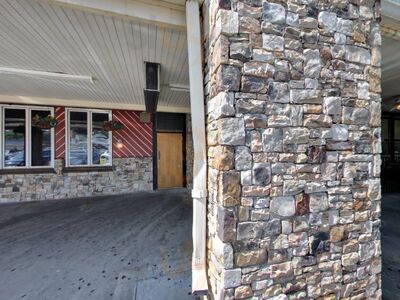 Maggie's Neighborhood Bar And Grill