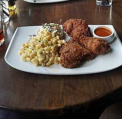 Craft + Community Bar And Grill