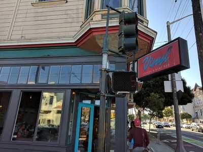 Cafe Divis / Vinyl Wine Bar