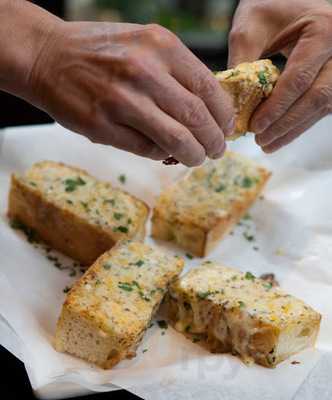 Sanford's Bar & Grill