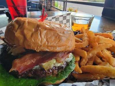 Lakewood Bar & Grill