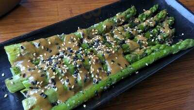 Moki's Sushi And Pacific Grill