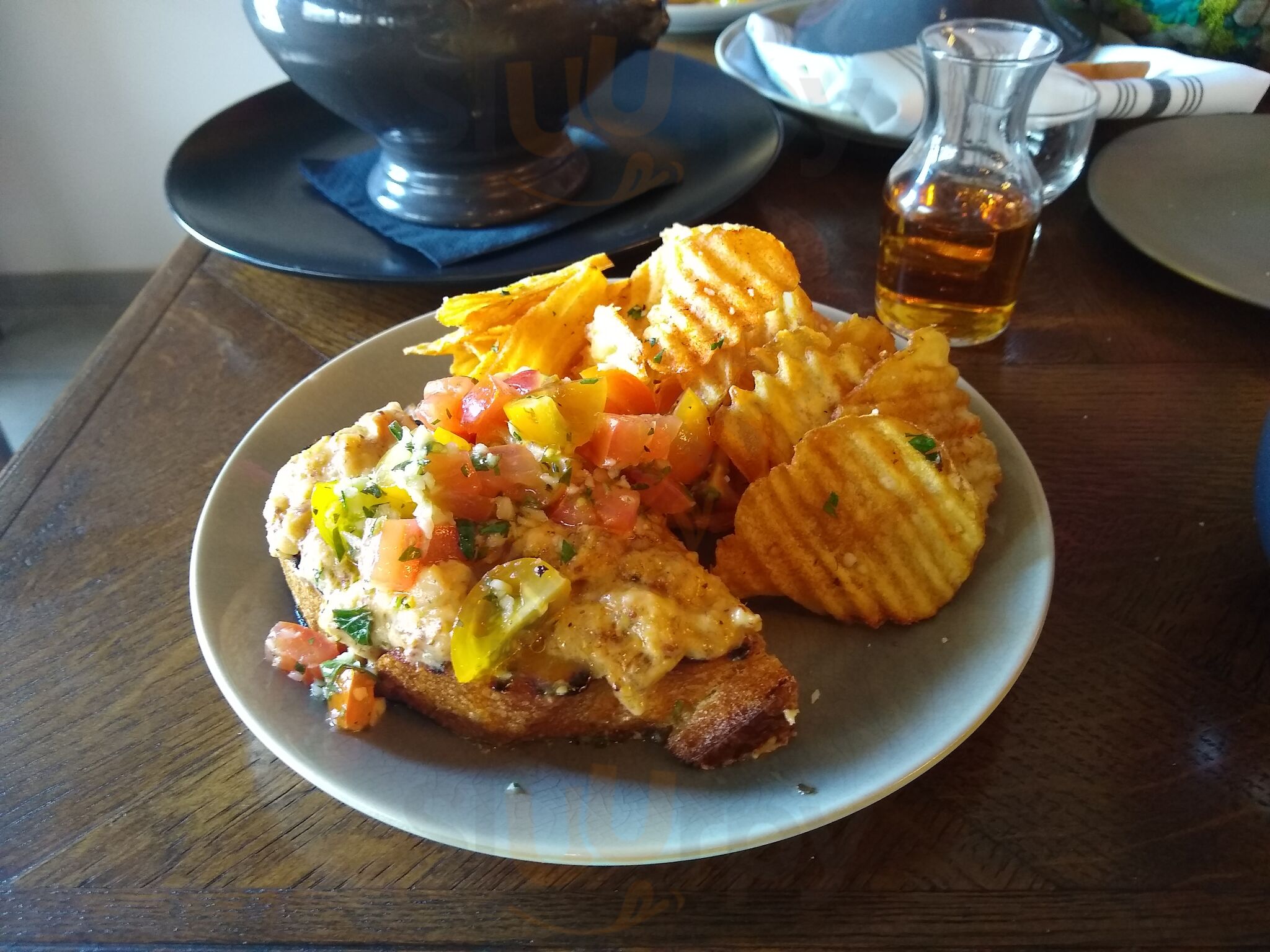 Sirens Bar & Restaurant