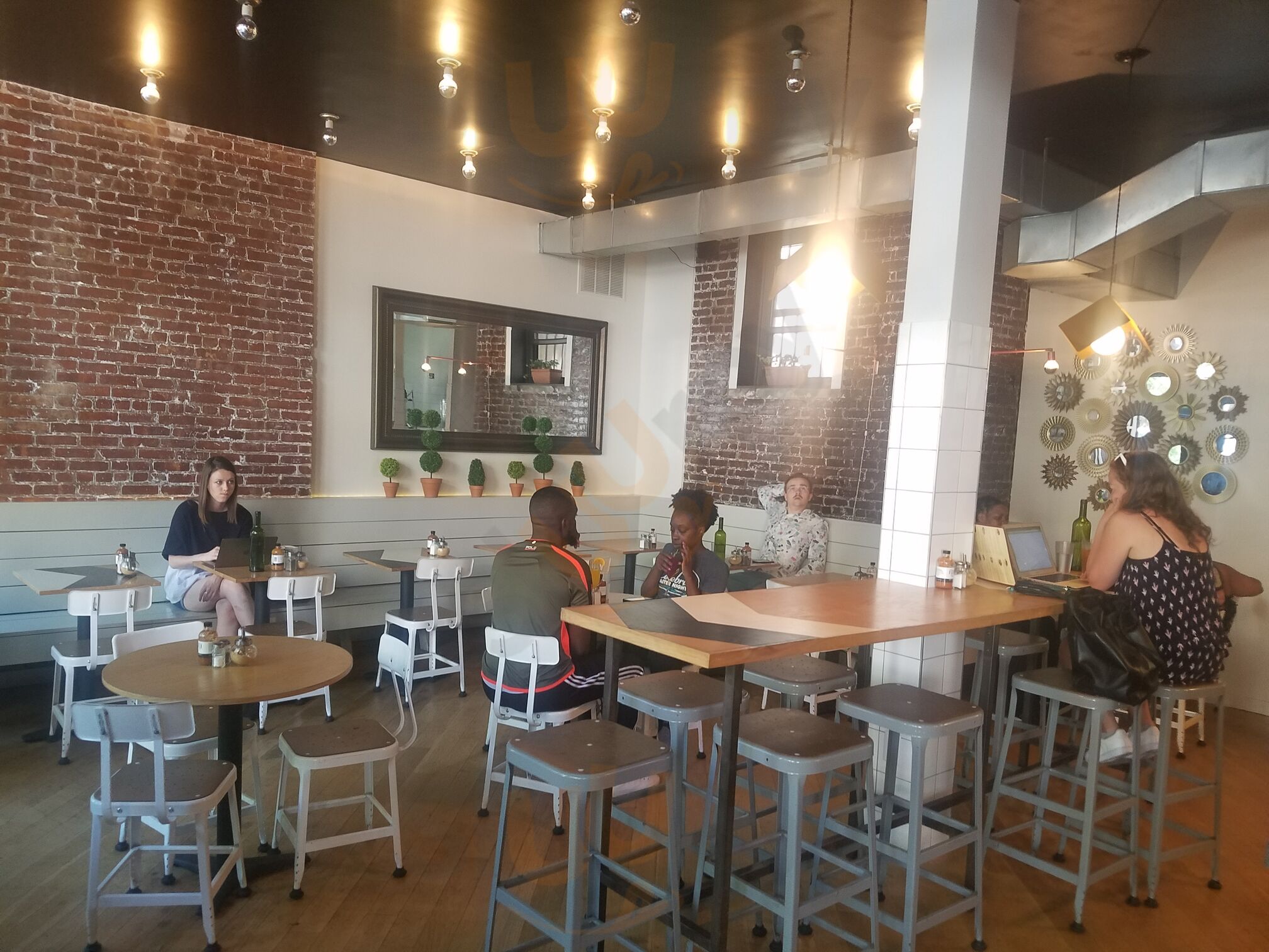 Sumner Wine Bar & Kitchen