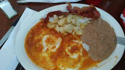 Saritas Restaurant & Bar