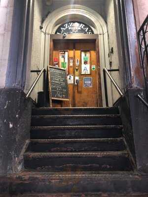 Lazzara's Pizza Cafe