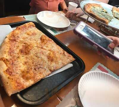 Uncle Noodles Pizzeria