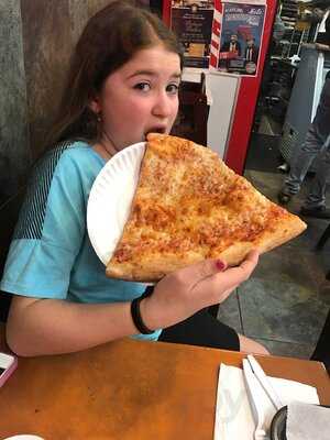 Uncle Noodles Pizzeria