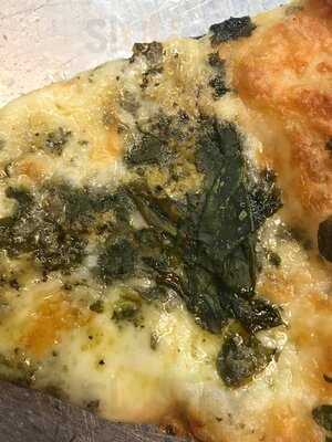 Uncle Noodles Pizzeria