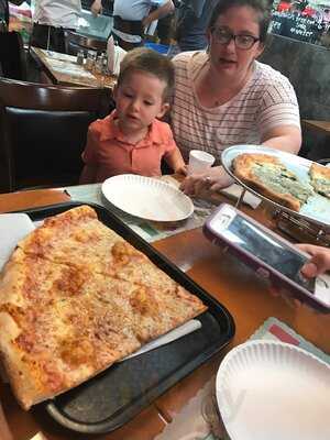 Uncle Noodles Pizzeria