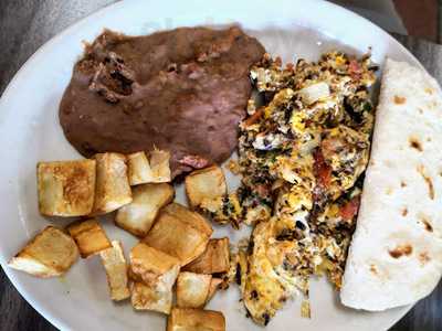 Yolanda's Uptown Cafe