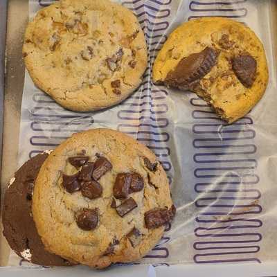 Insomnia Cookies