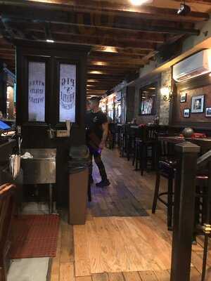 Pig 'n' Whistle Public House