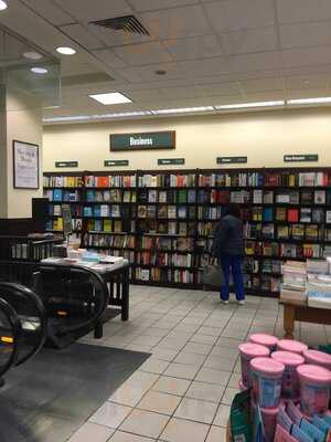 Barnes & Noble Bookstore & Cafe