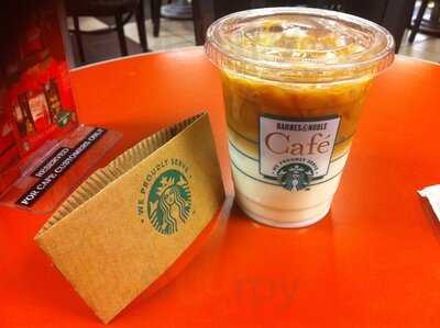 Barnes & Noble Bookstore & Cafe