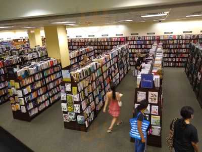 Barnes & Noble Bookstore & Cafe