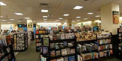 Barnes & Noble Bookstore & Cafe