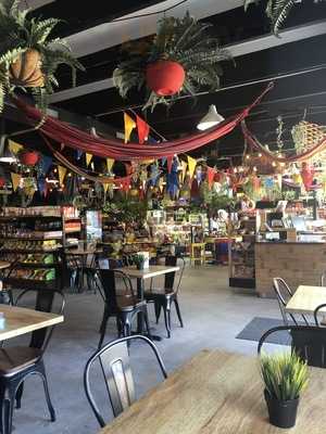 Manantial Market Place