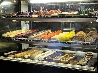 Figaro Dessert Cafe