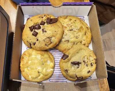 Insomnia Cookies