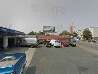 Lotsa Luck Bar & Grill