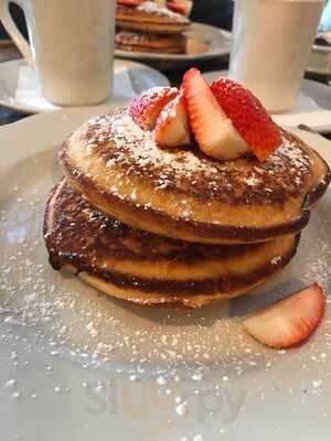 Yatenga French Bistro And Bar