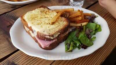 Yatenga French Bistro And Bar