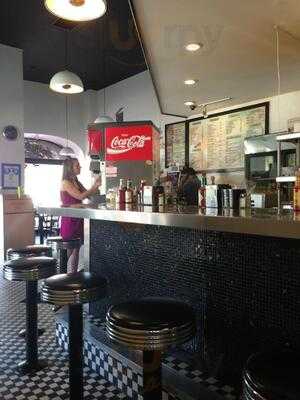 Headlines Diner & Press Club