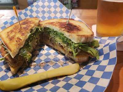 Aunt Tillie's Deli And Pub