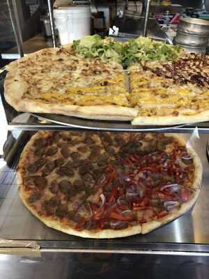 3 Luigis Pizzeria & Restaurant