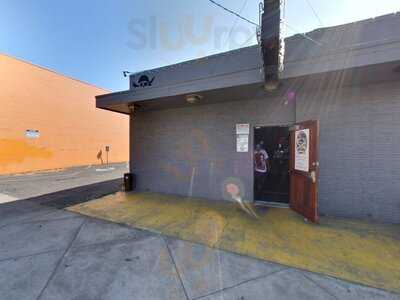 Jolly Roger Restaurant And Lounge