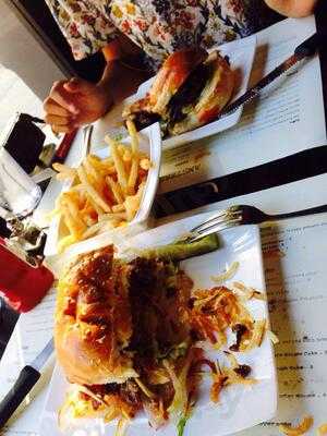 New Amsterdam Burger & Bar