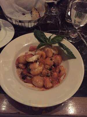 Petrarca Cucina E Vino