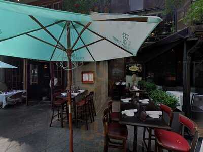 Papillon Bistro & Bar