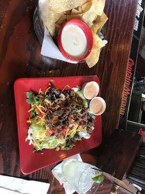 Tin Lizzy’s Cantina