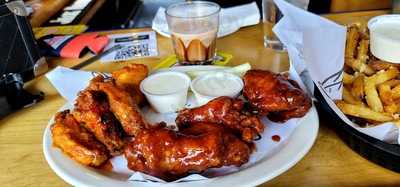 Output Lounge And Sports Bar