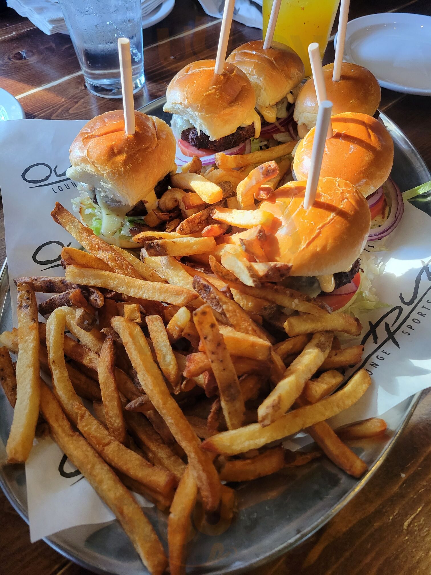 Output Lounge And Sports Bar