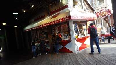 Aunt Fanny's Hot Pretzels