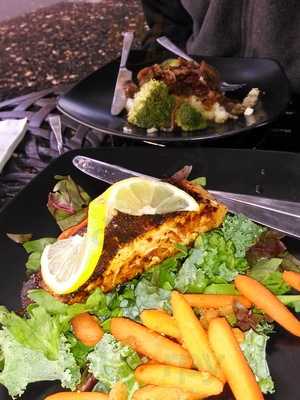 Charles River Bistro