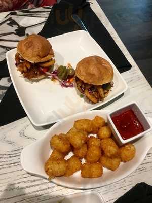 Pineapple Bistro & Bar