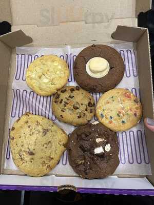 Insomnia Cookies