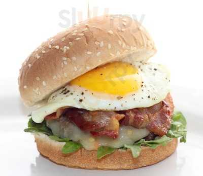 Smith's Bar And Restaurant