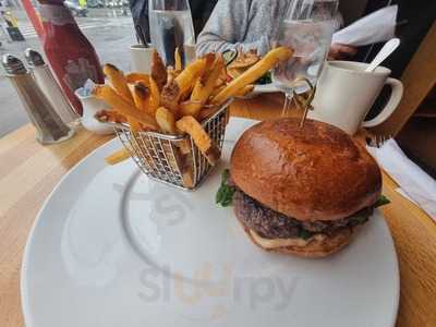 Brooklyn Bridge Restaurant & Cafe