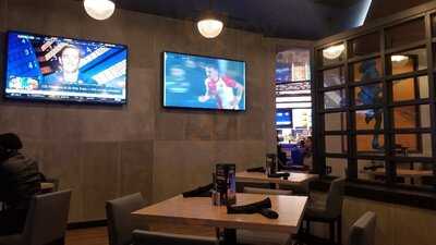 Blvd & Main Taphouse